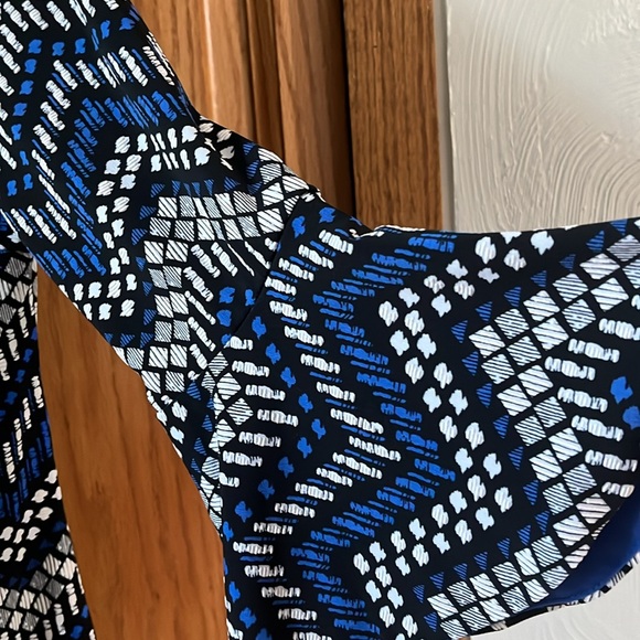 Size 4 - Picture 3 of 6